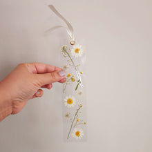 Load image into Gallery viewer, Daisy Botanical Bookmark
