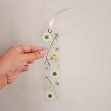 Load image into Gallery viewer, Daisy Botanical Bookmark
